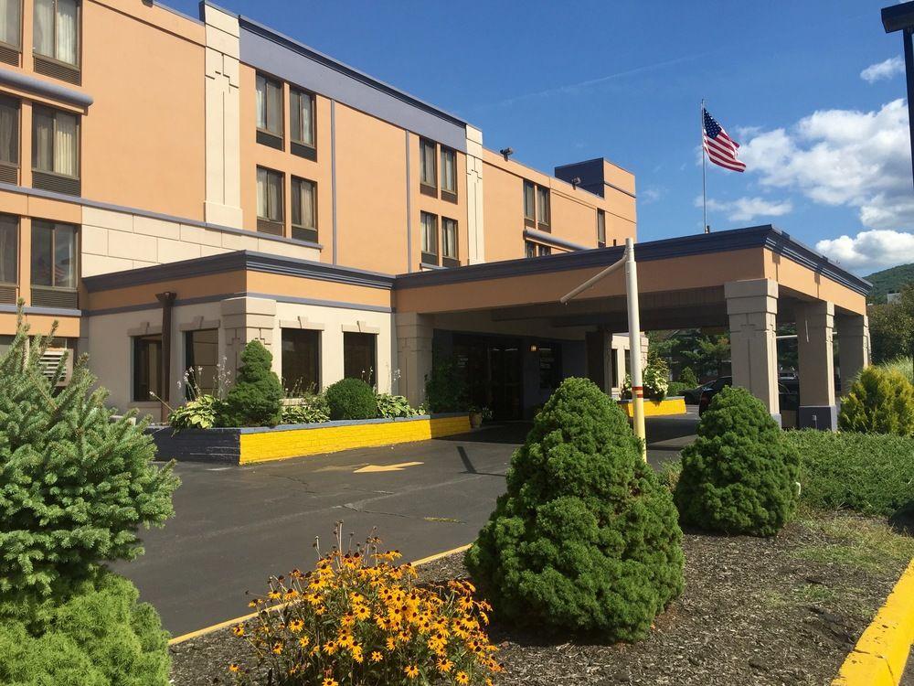 Hotel Wingate By Wyndham Fishkill Extérieur photo