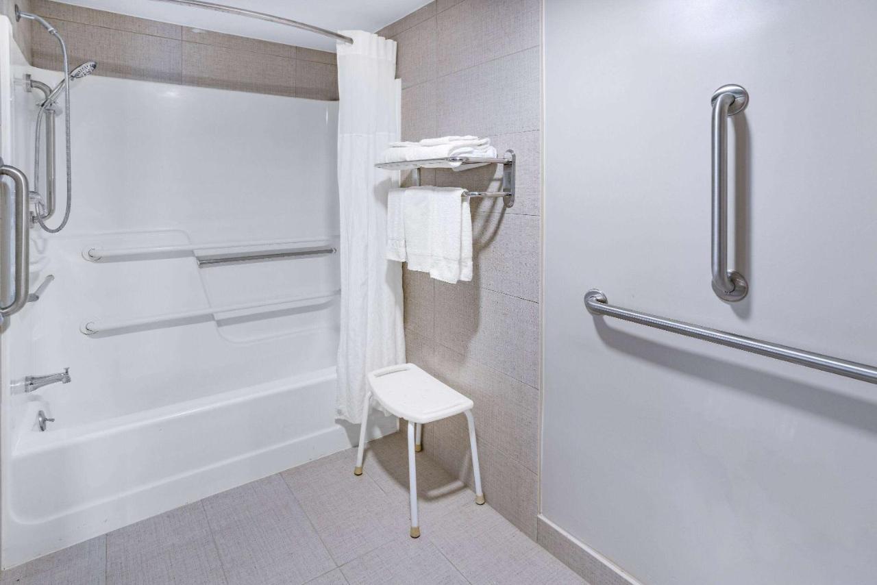 Hotel Wingate By Wyndham Fishkill Extérieur photo