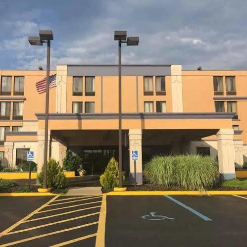 Hotel Wingate By Wyndham Fishkill Extérieur photo